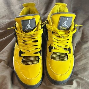 Jordan retro 4 lightning